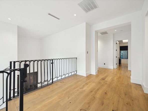 7 Lana Lane, Houston TX 77027