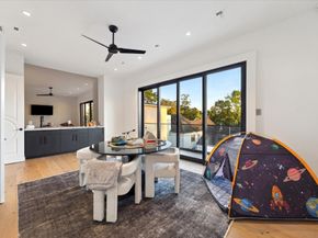 7 Lana Lane, Houston TX 77027
