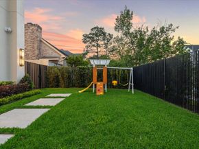 7 Lana Lane, Houston TX 77027