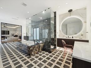 7 Lana Lane, Houston TX 77027