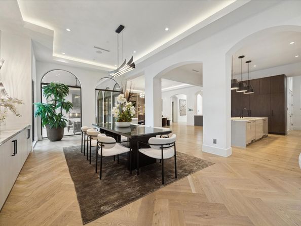 7 Lana Lane, Houston TX 77027