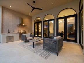 7 Lana Lane, Houston TX 77027