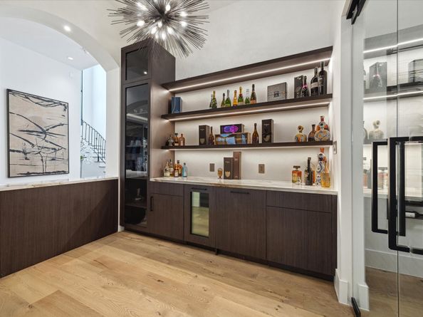 7 Lana Lane, Houston TX 77027