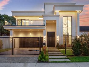 7 Lana Lane, Houston TX 77027