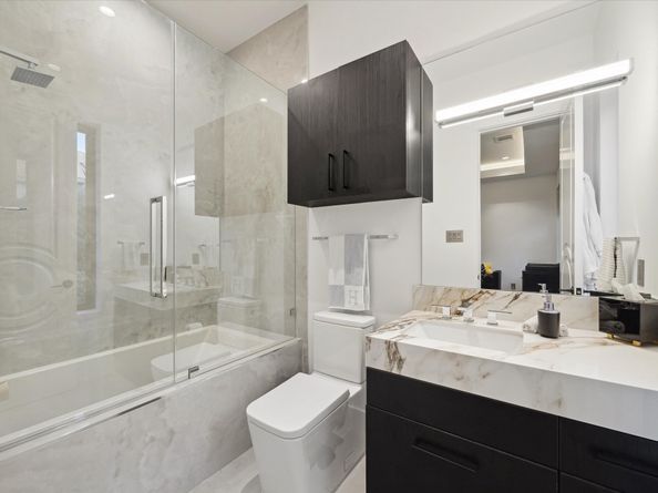 7 Lana Lane, Houston TX 77027