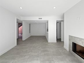 2829 Timmons Lane 209, Houston TX 77027