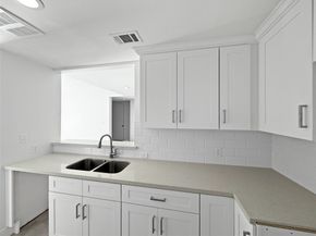 2829 Timmons Lane 209, Houston TX 77027