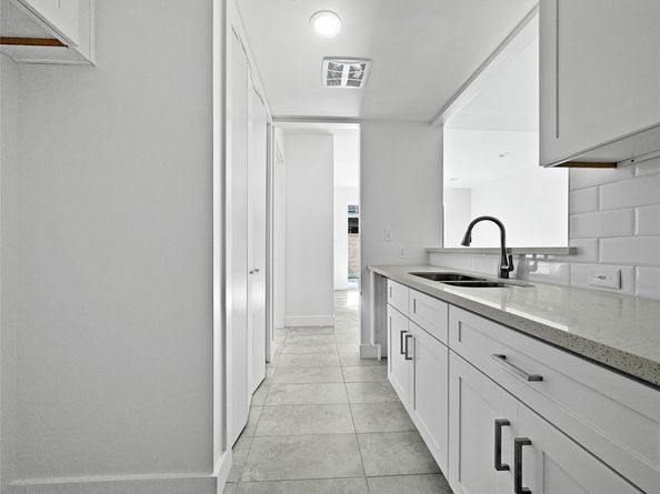 2829 Timmons Lane 209, Houston TX 77027
