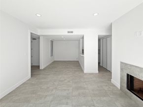 2829 Timmons Lane 209, Houston TX 77027