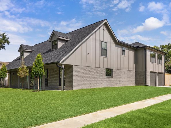 5602 Dumfries Drive, Houston TX 77096