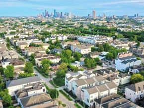 5813 Petty Street C, Houston TX 77007