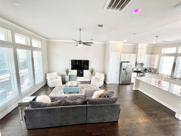 5813 Petty Street C, Houston TX 77007