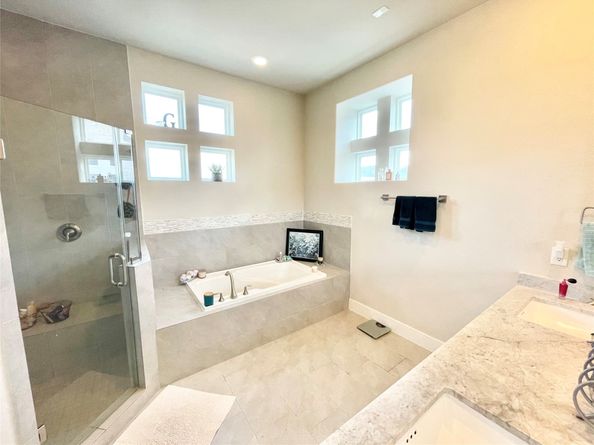 5813 Petty Street C, Houston TX 77007