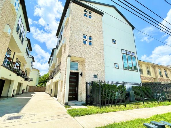 5813 Petty Street C, Houston TX 77007