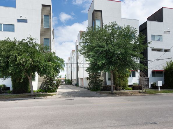 1155 W 18th Street, Houston TX 77008