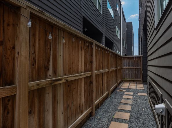 1155 W 18th Street, Houston TX 77008