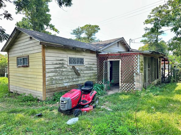9108 Elbert Street, Houston TX 77028
