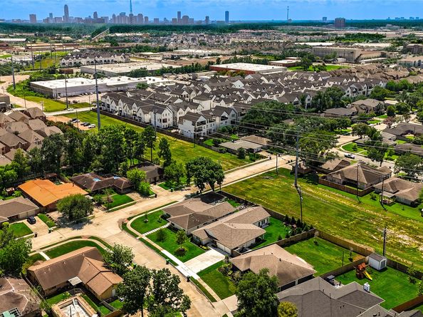 1311 Guese Road, Houston TX 77008