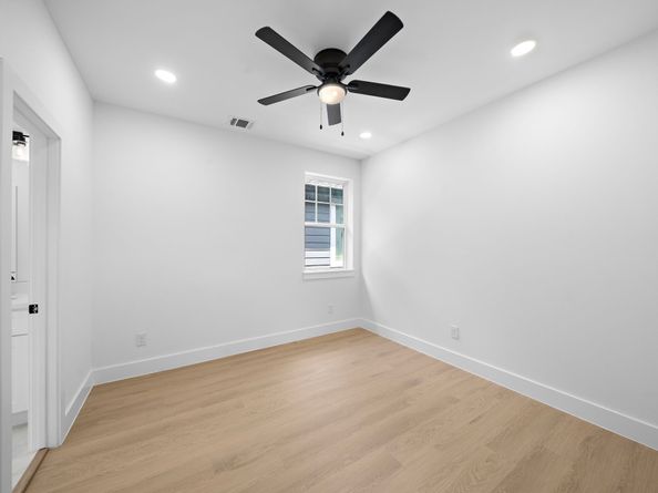 1307 Amundsen St N, Houston TX 77009