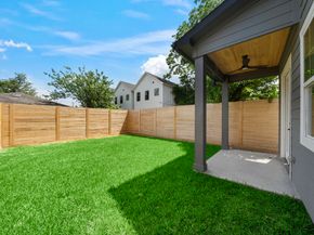 1307 Amundsen St N, Houston TX 77009