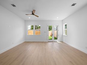1307 Amundsen St N, Houston TX 77009