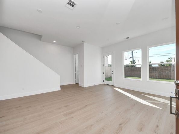 2210 Diagonal Lane, Houston TX 77051