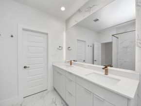 2210 Diagonal Lane, Houston TX 77051