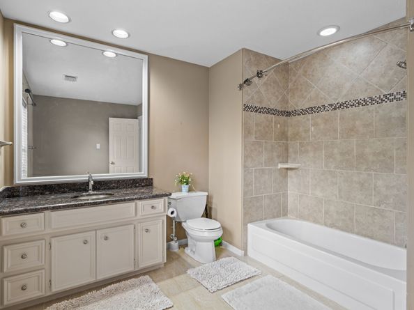 7414 Starbridge Drive, Houston TX 77095