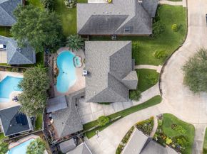7414 Starbridge Drive, Houston TX 77095