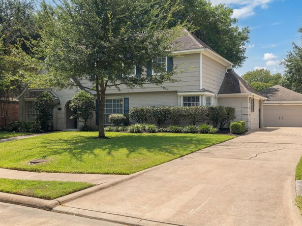 1638 Fall Valley Drive, Houston TX 77077