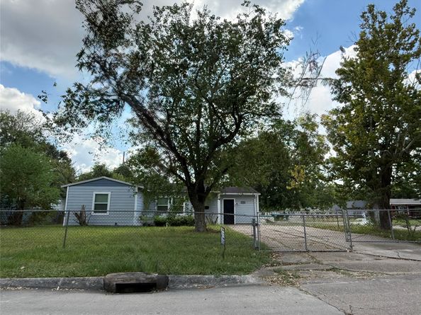 5402 Flamingo Drive, Houston TX 77033
