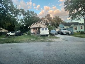 541 Zoe Street, Houston TX 77020
