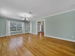 1583 Sue Barnett Drive, Houston TX 77018