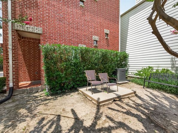 5653 Pine Street, Houston TX 77081
