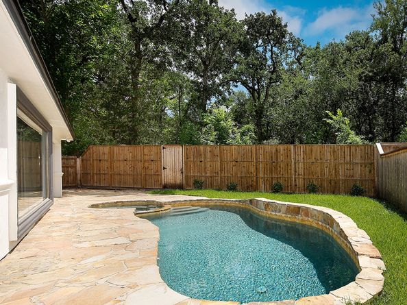 46 N Autumnwood Way, The Woodlands TX 77380