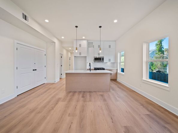 234 E 39 th Street, Houston TX 77018