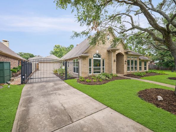 1707 Crescent Green Drive, Houston TX 77094