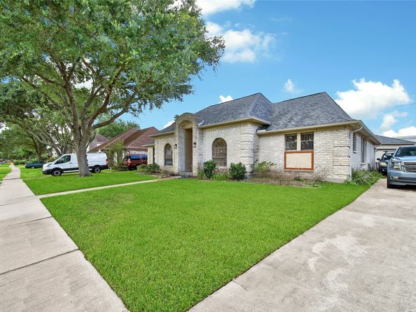 15319 Rio Plaza Drive, Houston TX 77083