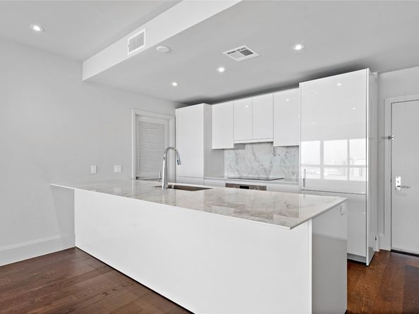 1701 Hermann Drive 30D, Houston TX 77004