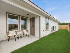 6011 Pineapple Street, Houston TX 77048
