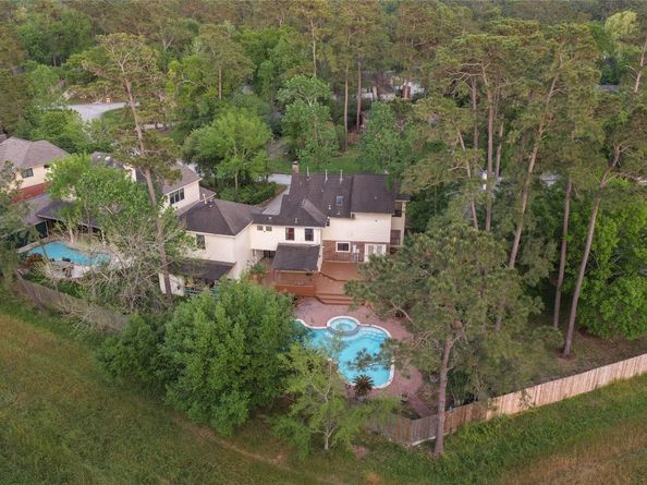 10 Featherfall Place, The Woodlands TX 77381