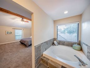 10 Featherfall Place, The Woodlands TX 77381