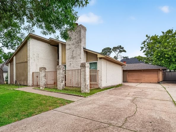 12811 Hidden Castle Drive, Houston TX 77015