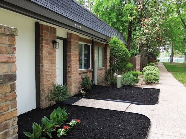 12054 Mighty Oak Drive A, Houston TX 77066