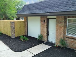 12054 Mighty Oak Drive A, Houston TX 77066