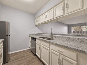 7313 Gulf Freeway 904, Houston TX 77017