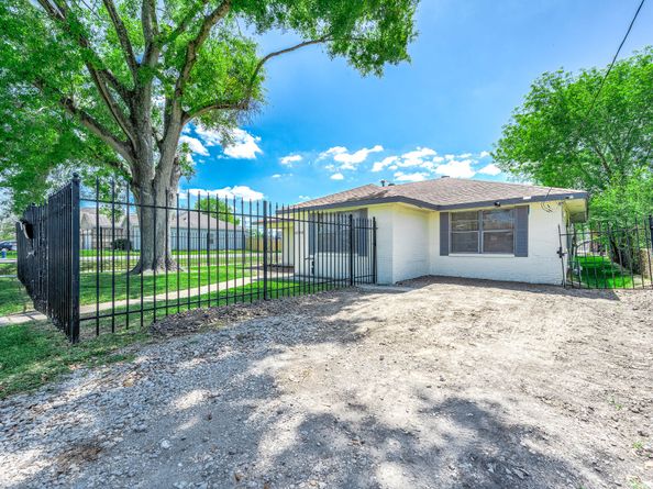 4356 Phlox Street, Houston TX 77051