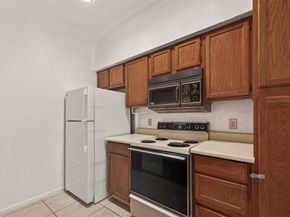 2121 El Paseo 2005, Houston TX 77054