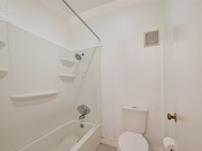 2121 El Paseo 2005, Houston TX 77054