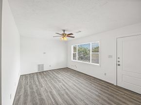 6633 W 43rd Street, Houston TX 77092